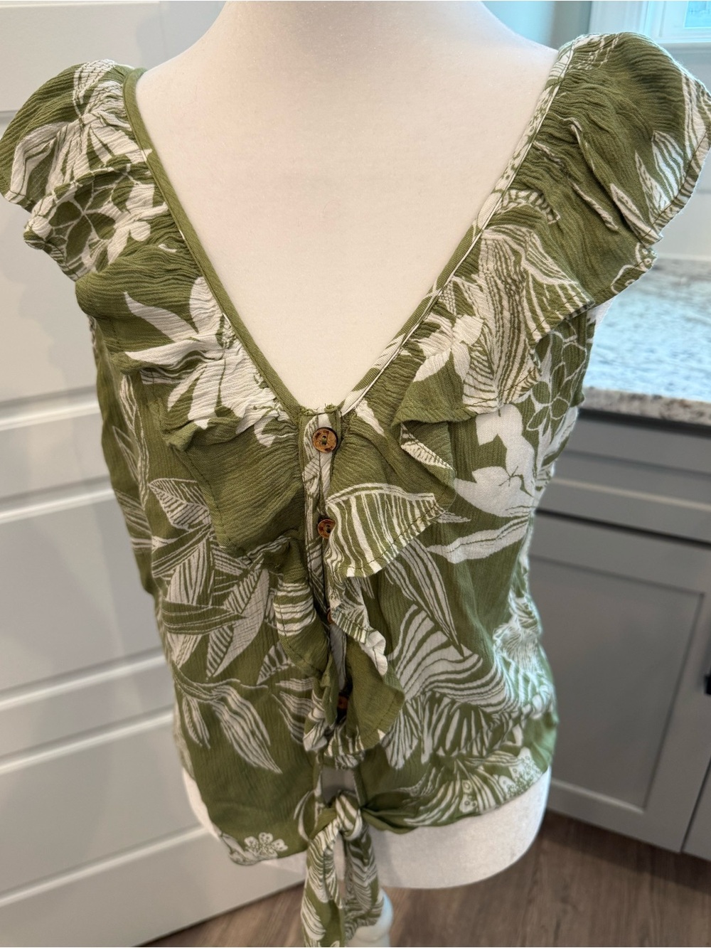 NWT Patrons of Peace XL Tropical Ruffle Tie Front Blouse Green